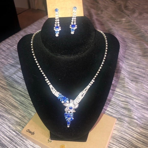 Rhinestone Blue matching jewelry set Drop earrings and necklace - Picture 5 of 8